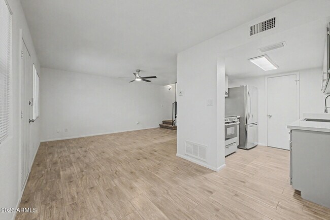 Building Photo - 5984 N 48th Ave