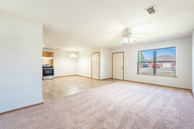 Building Photo - 401 E Southern Trace Dr