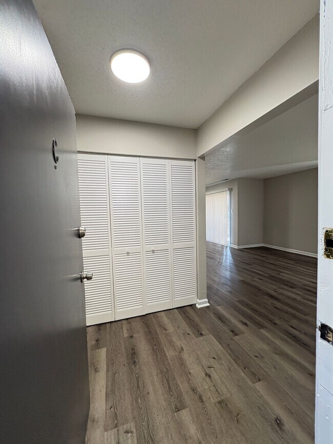 Building Photo - Bellagio West Living I