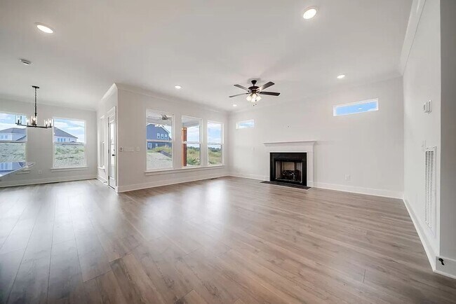 Building Photo - 7425 Twill Hts Lp
