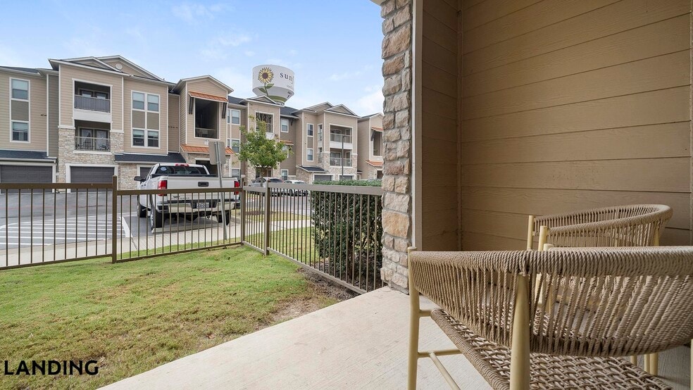 Building Photo - 2825 Main St