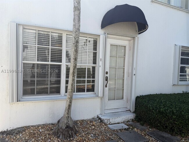 Building Photo - 5116 SW 57th Ave