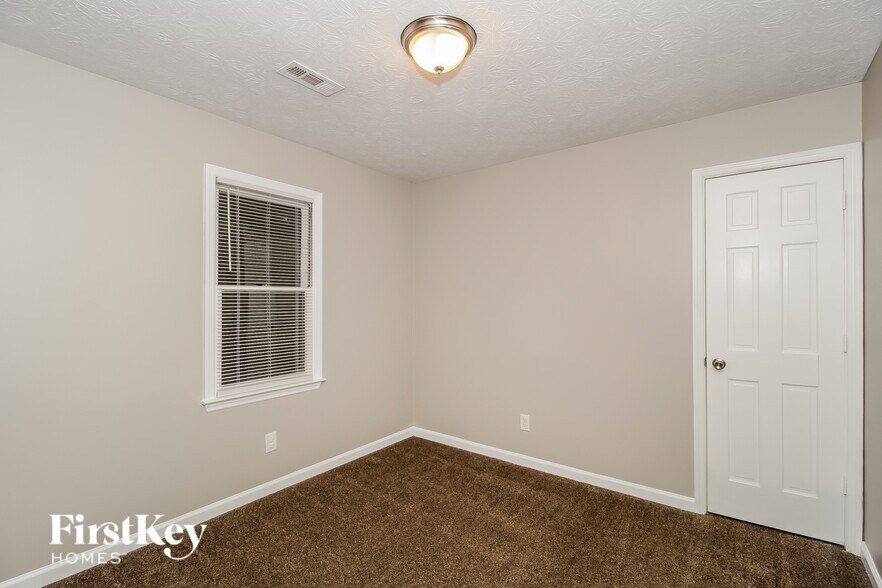 Building Photo - 307 Marble Ct