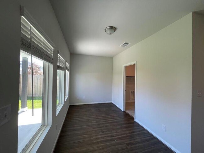 Building Photo - 256 Crystal Brook Dr