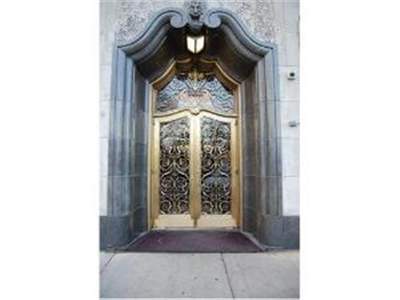 Building Entrance - 2000 N Lincoln Park W