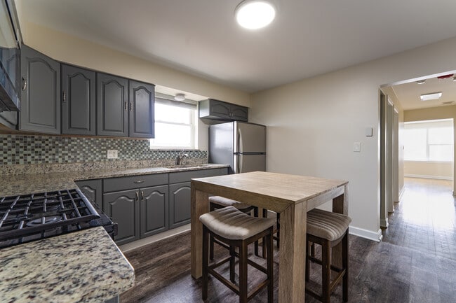 Building Photo - 1826 N 40th Ave