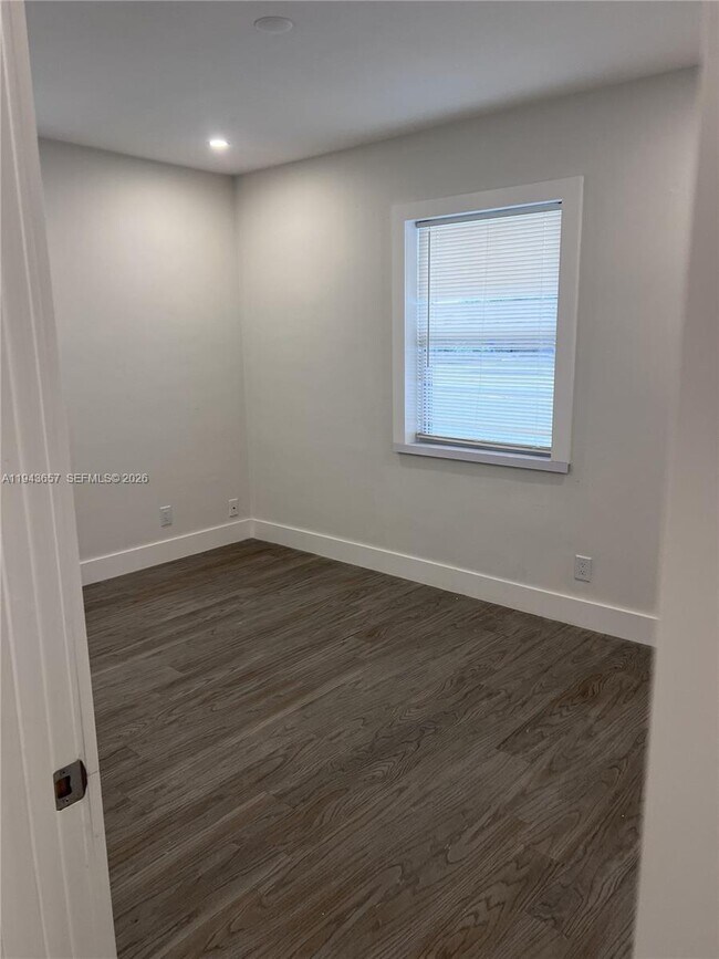 Building Photo - 1432 N Andrews Ave