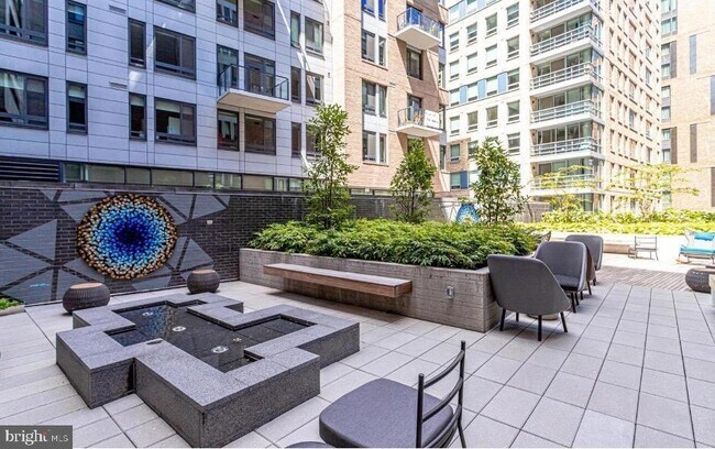 Building Photo - 70 N Street SE Unit 913