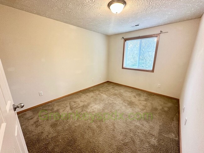 Building Photo - 100$ OFF FIRST MONTHS RENT IF A LEASE IS SIGNED BY 3/17