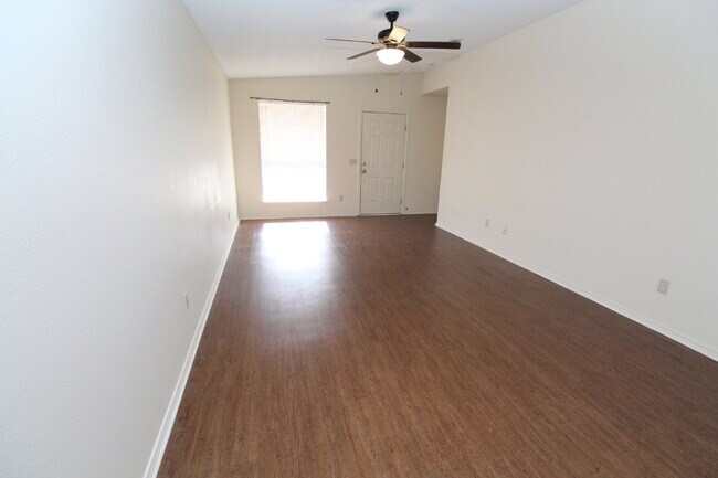 Building Photo - Convenient Southwest Pensacola Living — 3BR Home with Open Floor Plan, Private Fenced Yard & Easy...