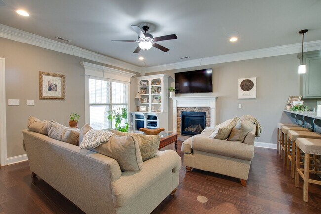 Building Photo - Adoreable 3 Bedroom 2 Bathroom Home in Nat...