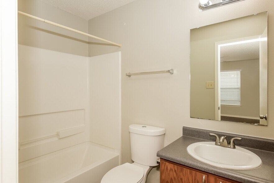 Building Photo - 941 Ravine Dr