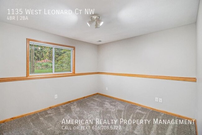 Building Photo - 1135 W Leonard Ct