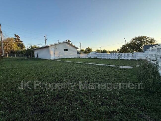 Building Photo - 1400 6th Ave S