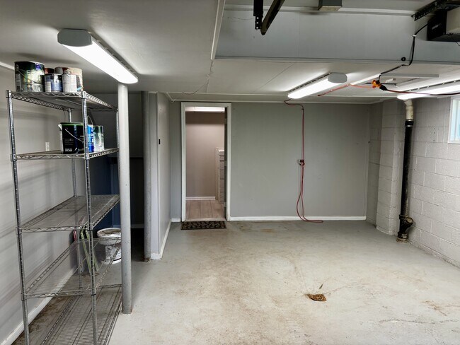 Building Photo - 4106 Woodlawn Pike
