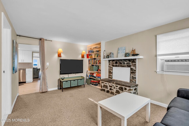 Building Photo - 413 Beach Front