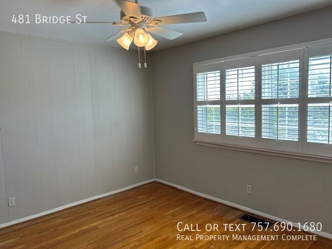 Building Photo - 2 BR, 1.5 BA, 1,028 SF townhouse located i...