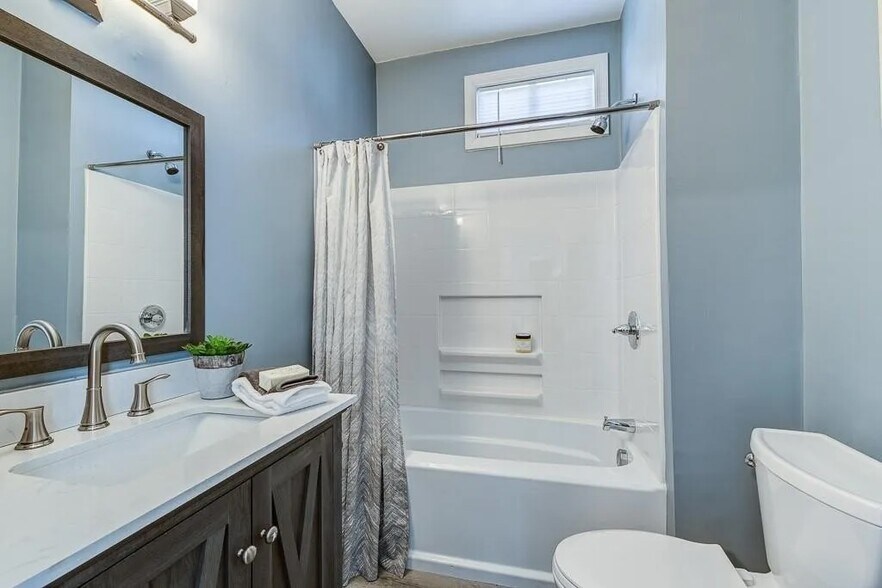 bathroom - 130 Sutton St