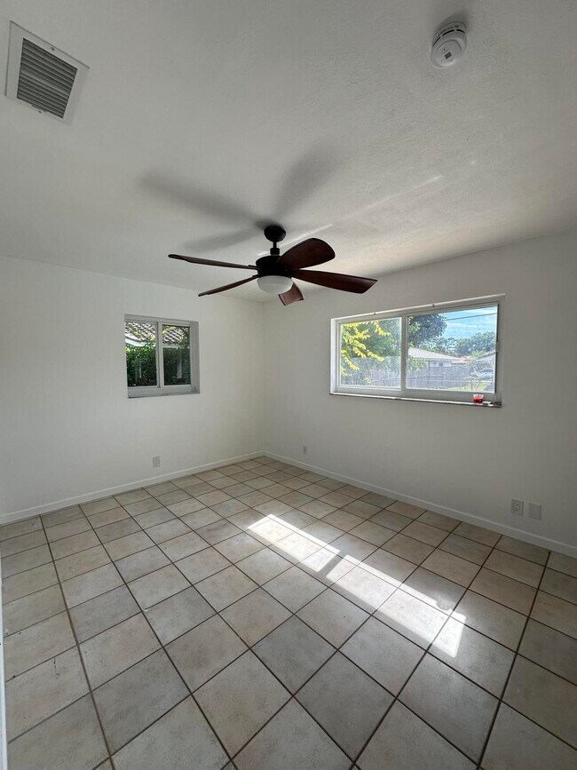 Building Photo - 2030 Bonnie St