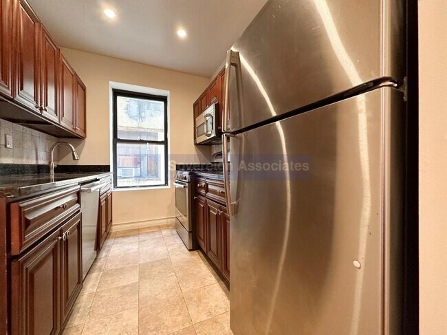 Building Photo - 3 bedroom in NEW YORK NY 10031
