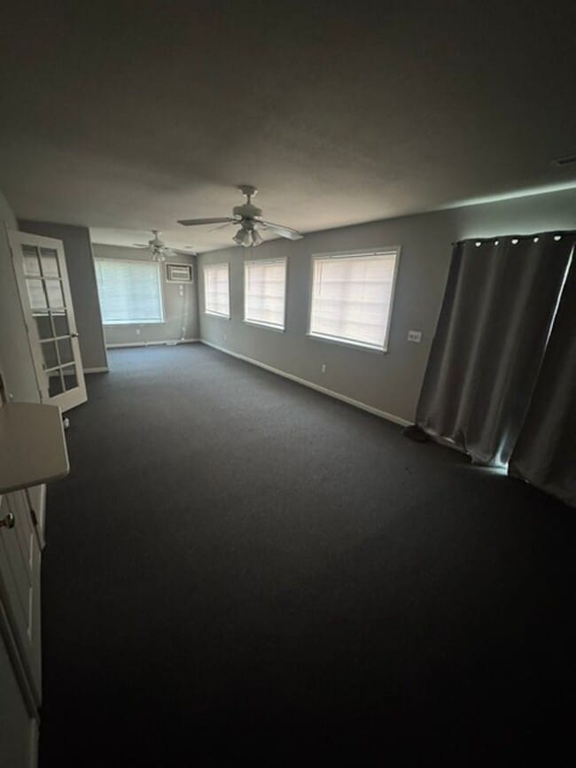 Building Photo - 1309 W London Dr