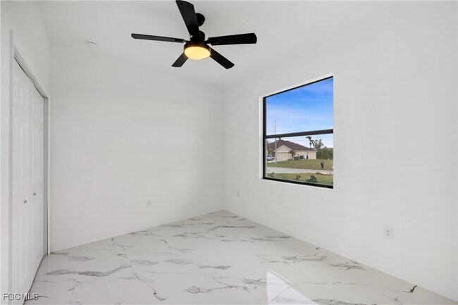 Building Photo - 306 NW 27th Ave
