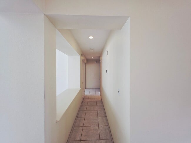 Building Photo - Single Story Home w/Pool in The Lakes!