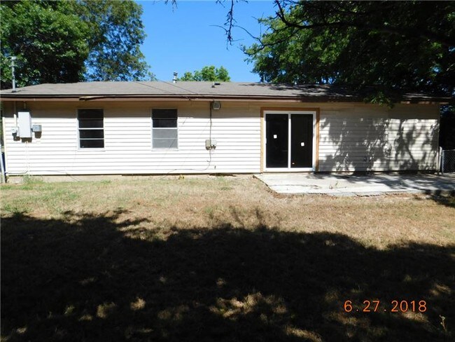 Building Photo - 1005 S 19th