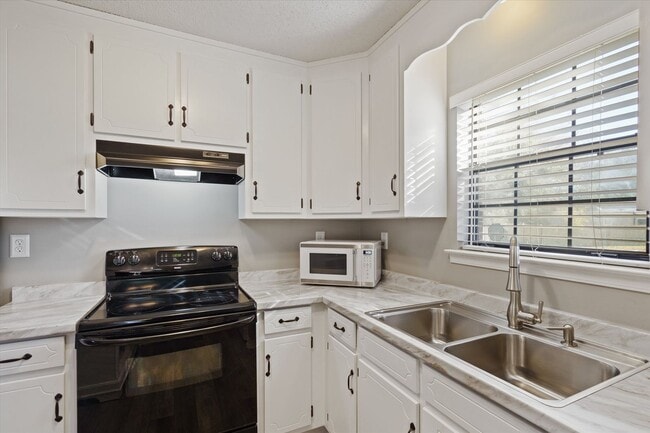 Building Photo - UPCOMING LISTING