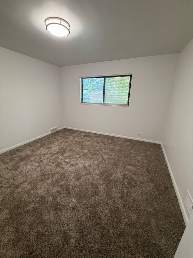 Building Photo - 4132 S Carter Cir