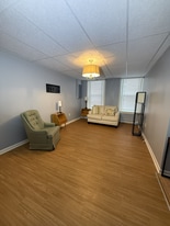 Building Photo - 147 S Main St