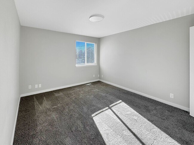 Building Photo - 7053-7055 W Ustick Rd