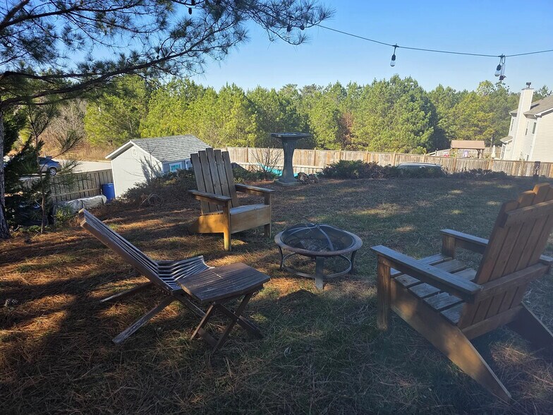 Building Photo - Room in House on Katielee Cove