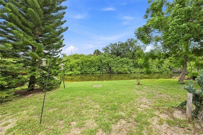 Building Photo - 128 Lookout Dr