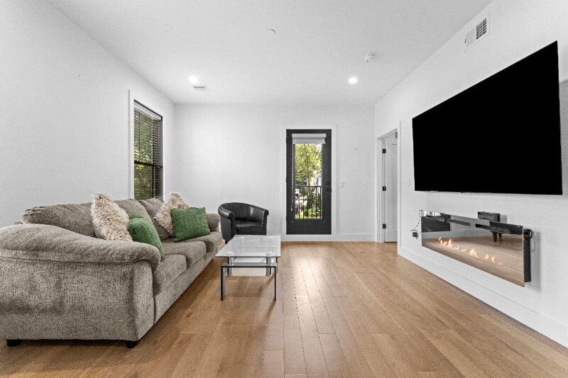 Building Photo - 68 Armandine St