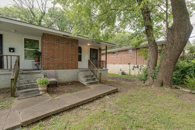 Building Photo - Charming Renovated 2-Bedroom Duplex Near D...