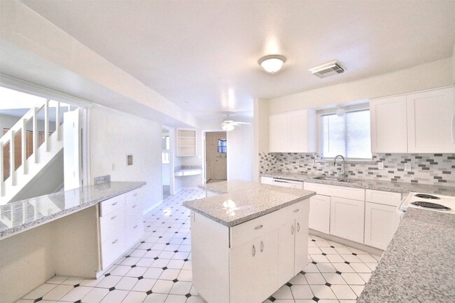 Building Photo - 10723 Shawnbrook Dr