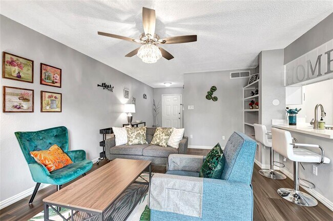 Building Photo - 2120 El Paseo St
