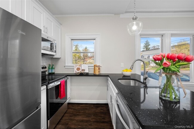 Building Photo - 579 Broadway