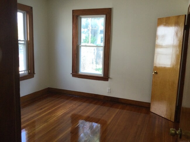 Building Photo - 712 Bishop Ave