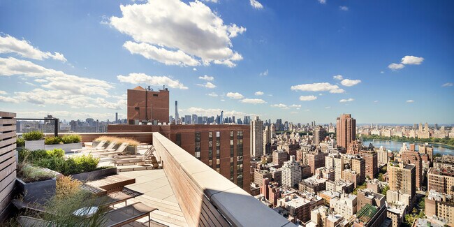 Interior Photo - The Easton