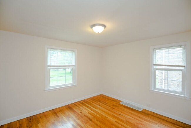 Building Photo - 4232 W Nelson St