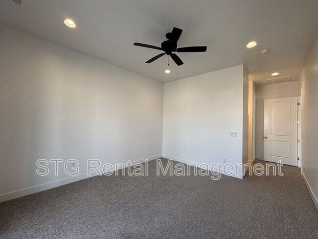 Building Photo - 2963 E Snowberry Dr