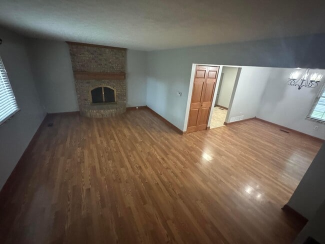 Building Photo - 2975 Stillmeadow Dr