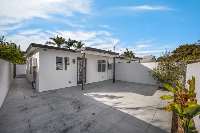 Building Photo - 3650 W 111th Pl