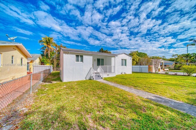 Building Photo - 4345 SW 5th Terrace