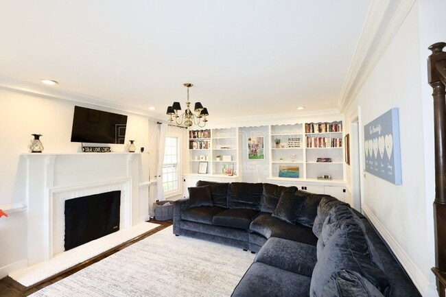 Building Photo - 10502 Crowncrest Ct