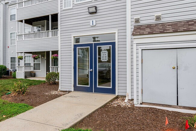 Building Photo - 1 Forest Glen Cir