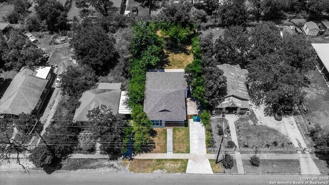 Building Photo - 725 Westfall Ave