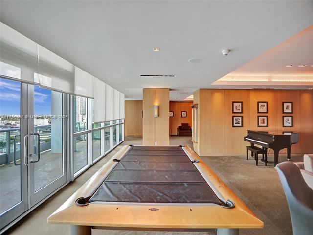 Building Photo - 900 Biscayne